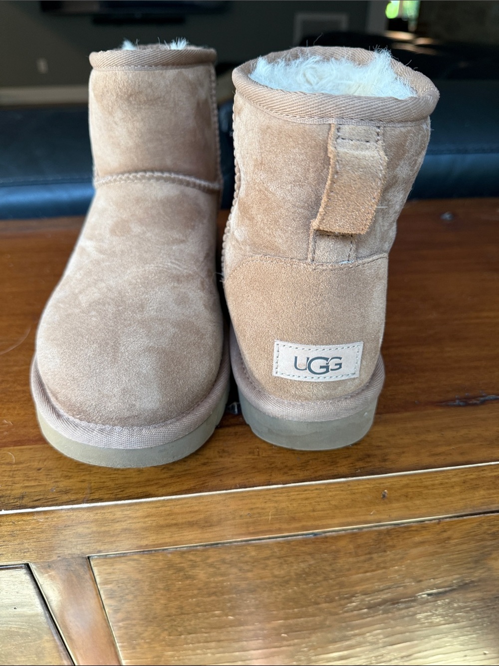 UGG Women’s Short Shearling Boot - Chestnut Tan